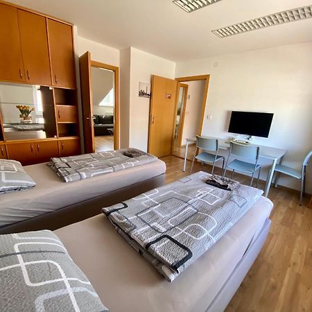 3-Bedroom Apartment In Rajhrad, With Kitchen, 2 Bathrooms, Parking Eksteriør billede