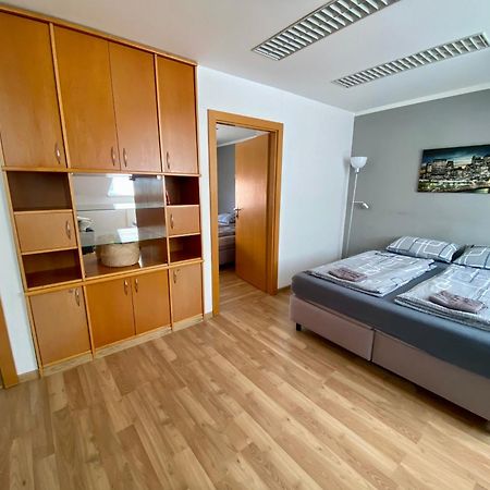 3-Bedroom Apartment In Rajhrad, With Kitchen, 2 Bathrooms, Parking Eksteriør billede