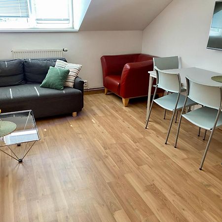 3-Bedroom Apartment In Rajhrad, With Kitchen, 2 Bathrooms, Parking Eksteriør billede