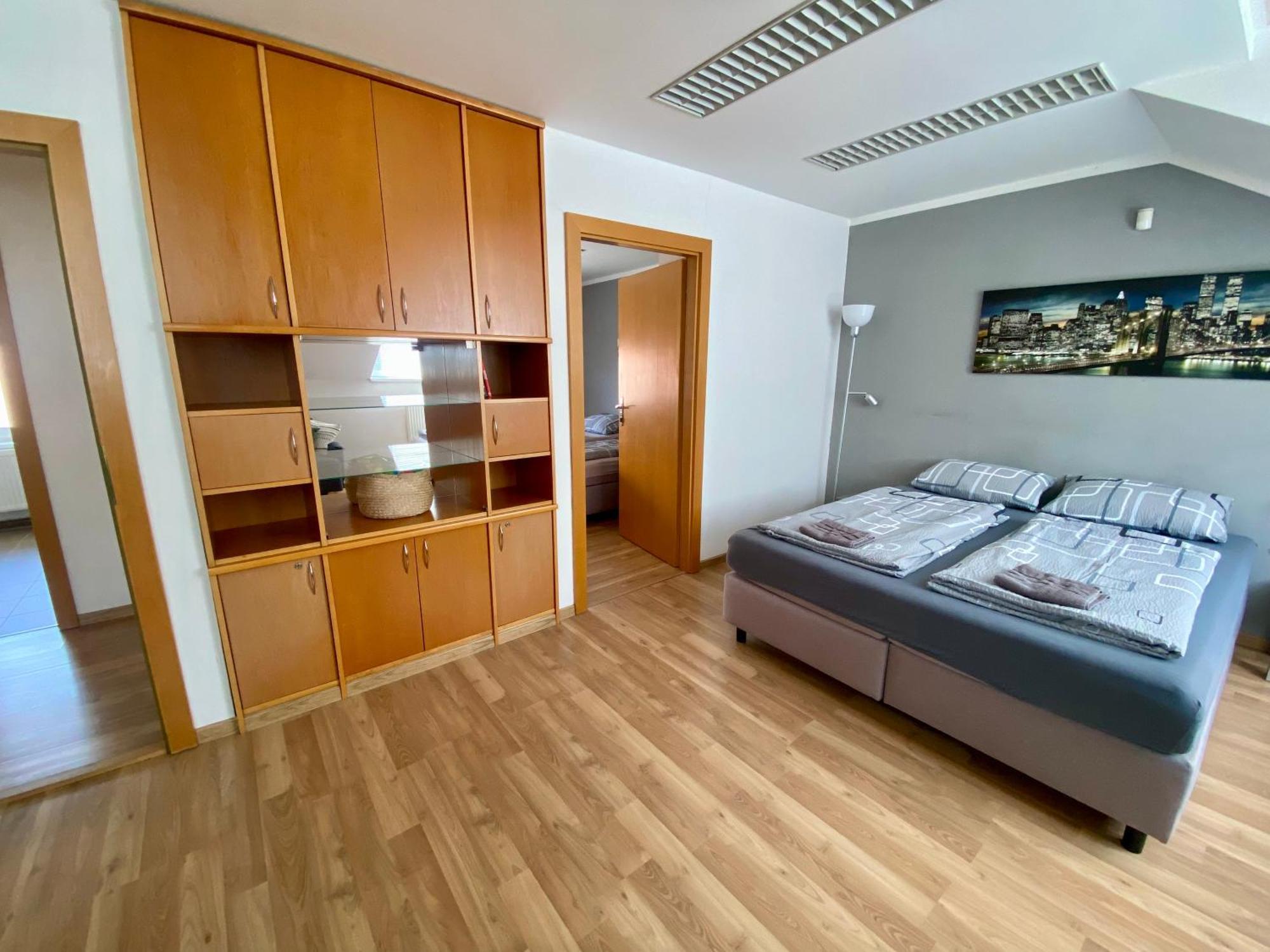 3-Bedroom Apartment In Rajhrad, With Kitchen, 2 Bathrooms, Parking Eksteriør billede